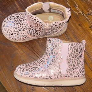 NWOT striderite Stylish Pink Leopard Kids Boots